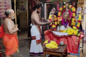 Srirangam Andavan swamigal given traditional welcome in Mylapore; he will be here for 15 days